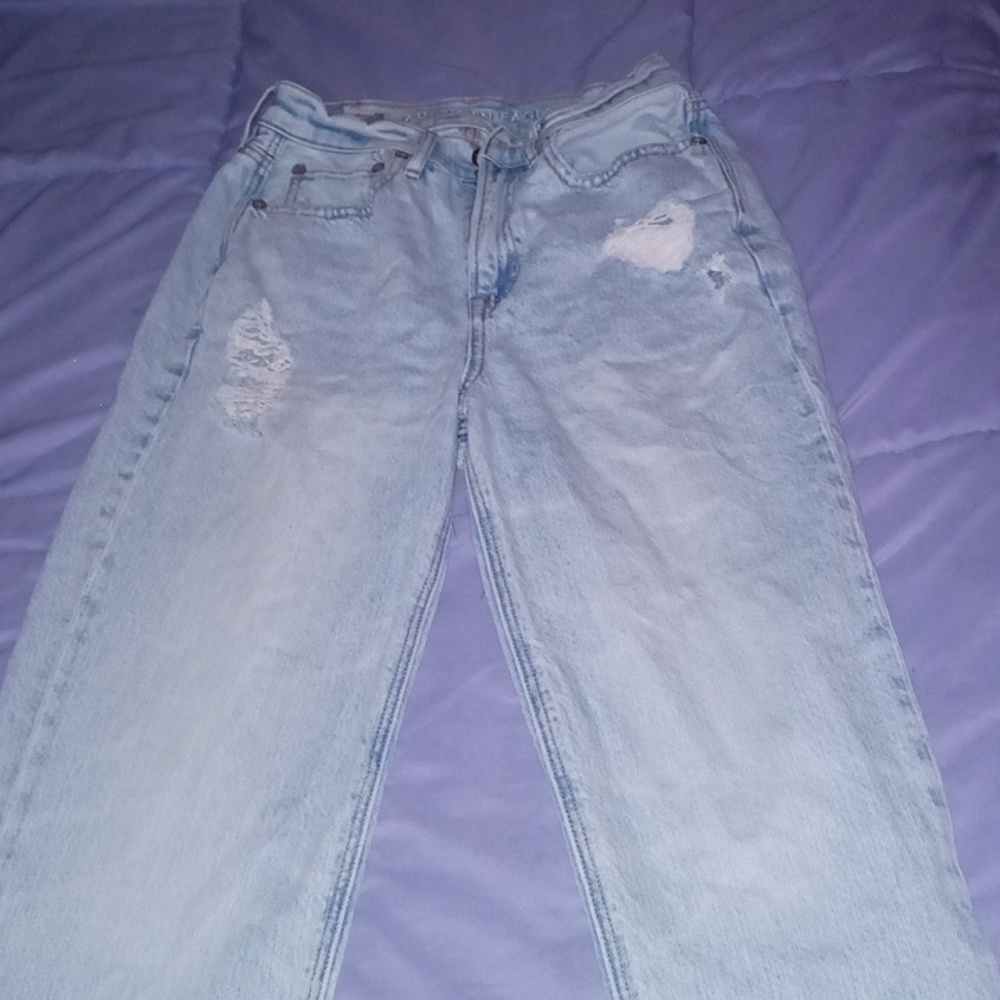 American eagle women's distressed jeans size 2 regular.